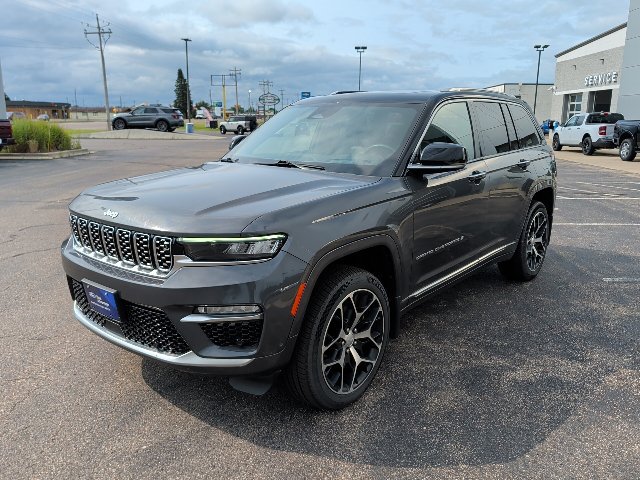 Used 2022 Jeep Grand Cherokee Summit AWD/4WD image 3