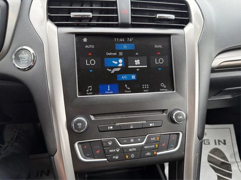 Used 2018 Ford Fusion SE w/ Fusion SE Technology Package FWD image 27
