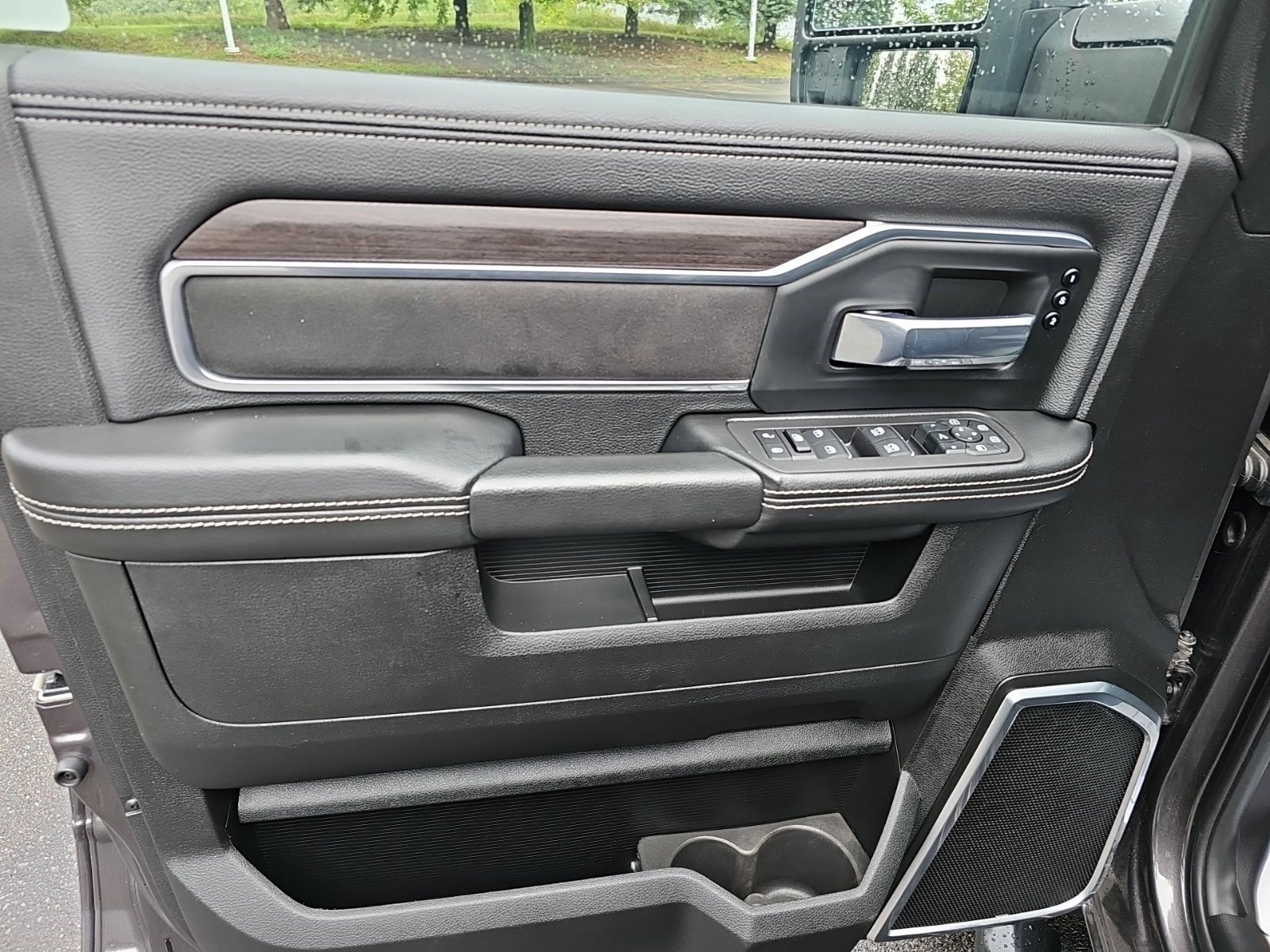 Used 2025 RAM 2500 Laramie AWD/4WD image 20