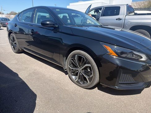 Used 2023 Nissan Altima 2.5 SR image 2