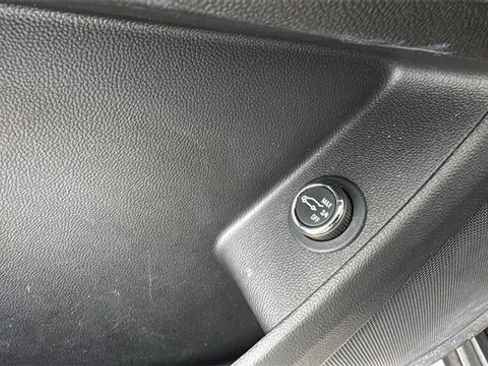 Used 2023 Chevrolet Traverse LT image 22