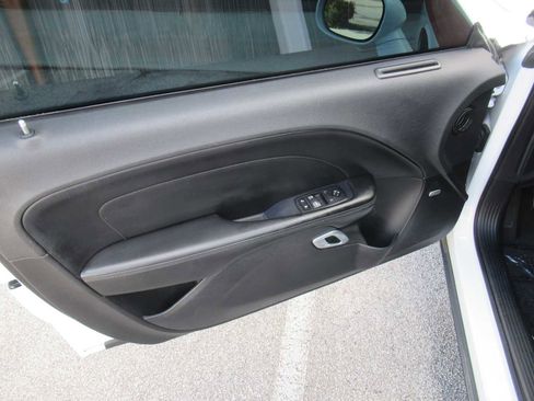 Used 2016 Dodge Challenger SXT Plus image 15