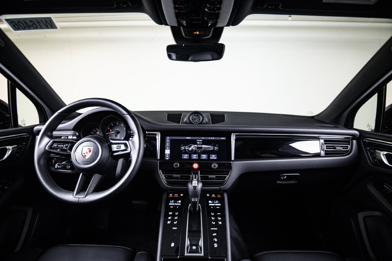 Certified 2026 Porsche Macan AWD/4WD image 25
