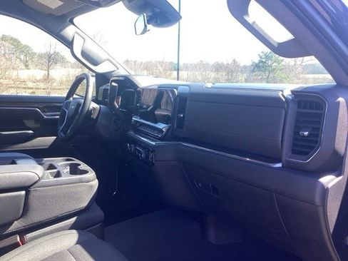 Used 2023 Chevrolet Silverado 1500 LT image 24