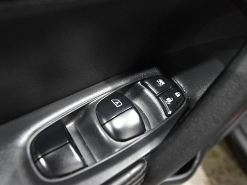 Used 2020 Nissan Rogue SV image 13