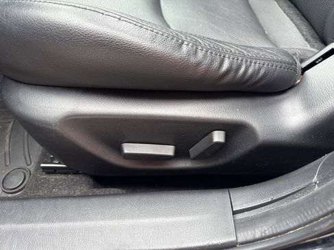 Used 2017 MAZDA MAZDA3 Grand Touring image 32