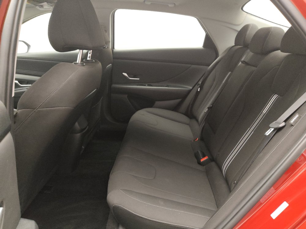 Used 2025 Hyundai Elantra SEL FWD image 18