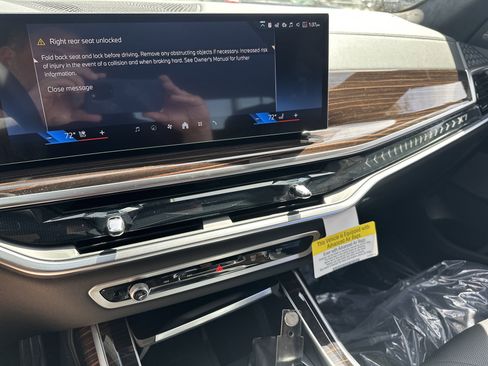 Certified 2025 BMW X7 xDrive40i w/ M Sport Package image 25