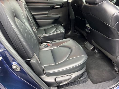 Used 2022 Toyota Highlander XLE image 16