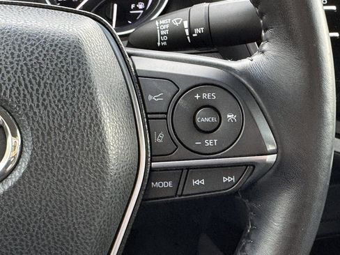 Used 2018 Toyota Camry XLE FWD image 31