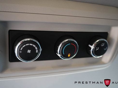 Used 2017 Dodge Grand Caravan SE image 25