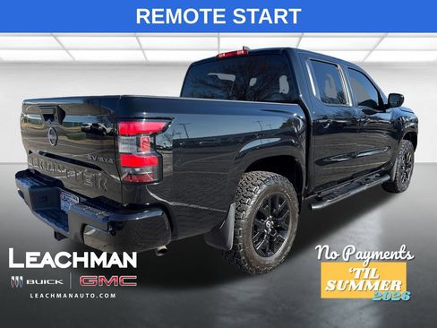 Used 2023 Nissan Frontier SV image 3