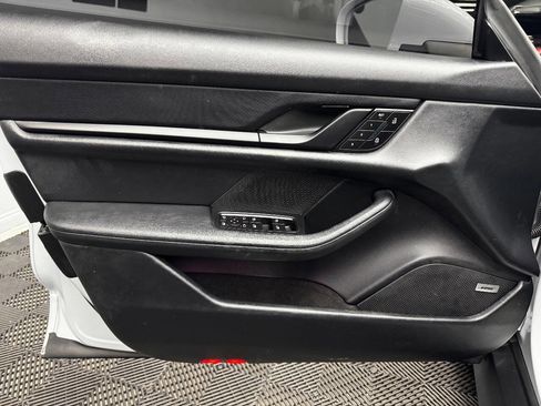 Used 2022 Porsche Taycan 4S image 36