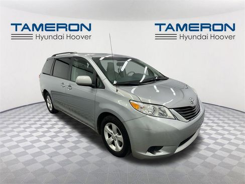 Used 2011 Toyota Sienna LE image 7