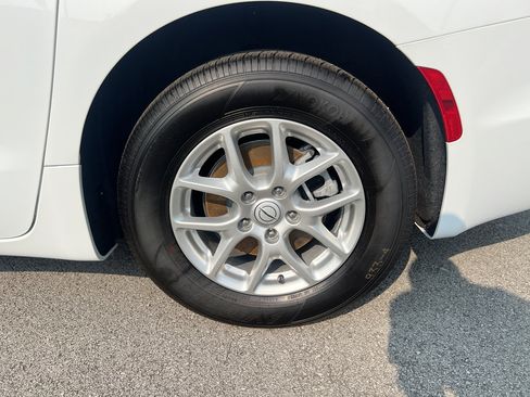 New 2025 Chrysler Voyager LX image 19