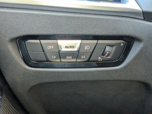 Used 2025 BMW 330i Sedan w/ Convenience Package image 17