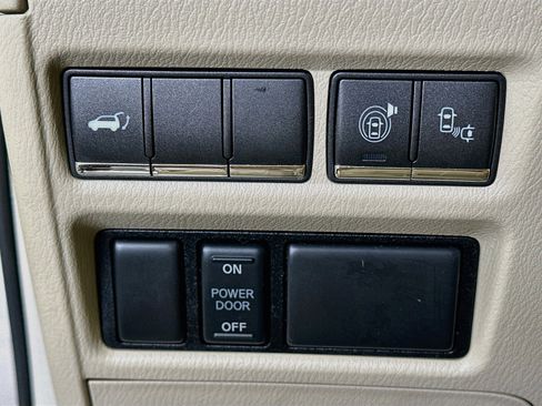 Used 2016 INFINITI QX80 4WD w/ Deluxe Technology Package image 17