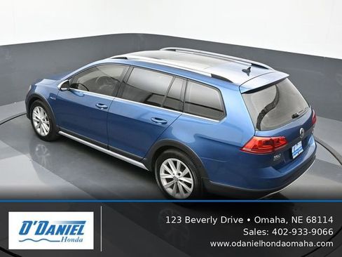 Used 2017 Volkswagen Golf Alltrack SE AWD/4WD image 15