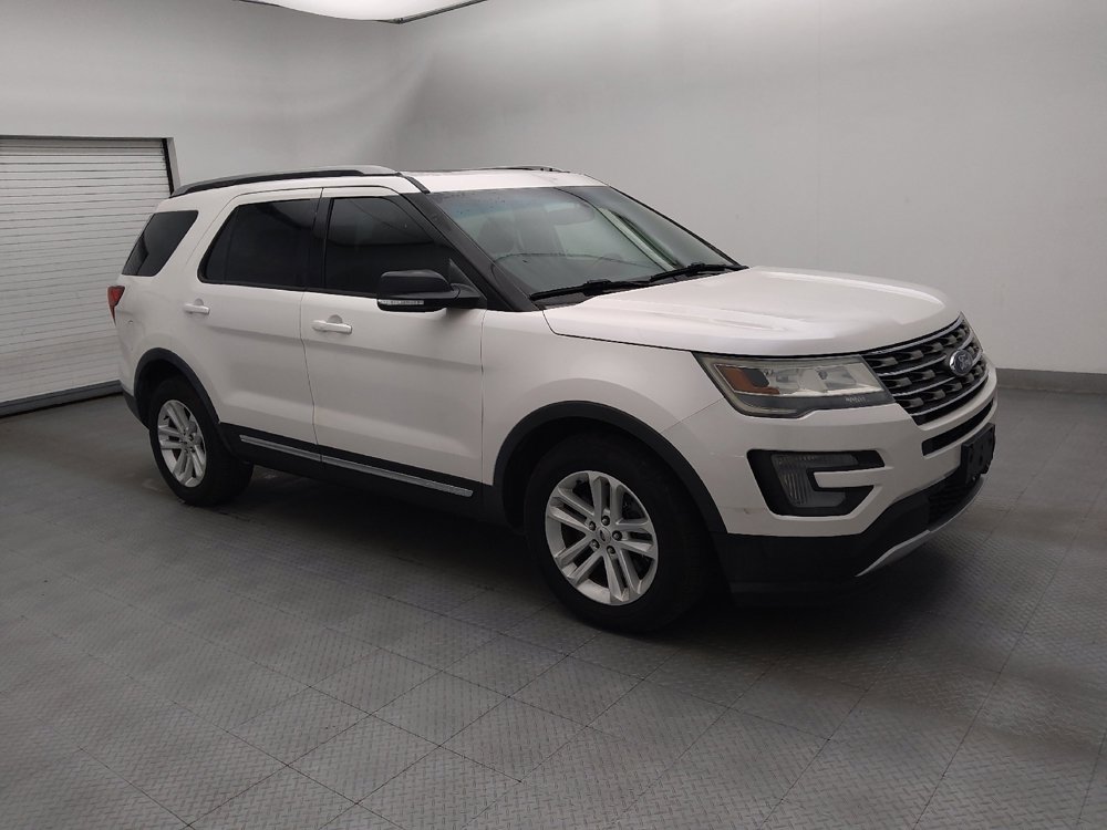 Used 2016 Ford Explorer XLT w/ Equipment Group 201A FWD image 11