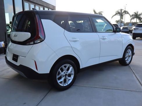 Used 2024 Kia Soul S FWD image 3