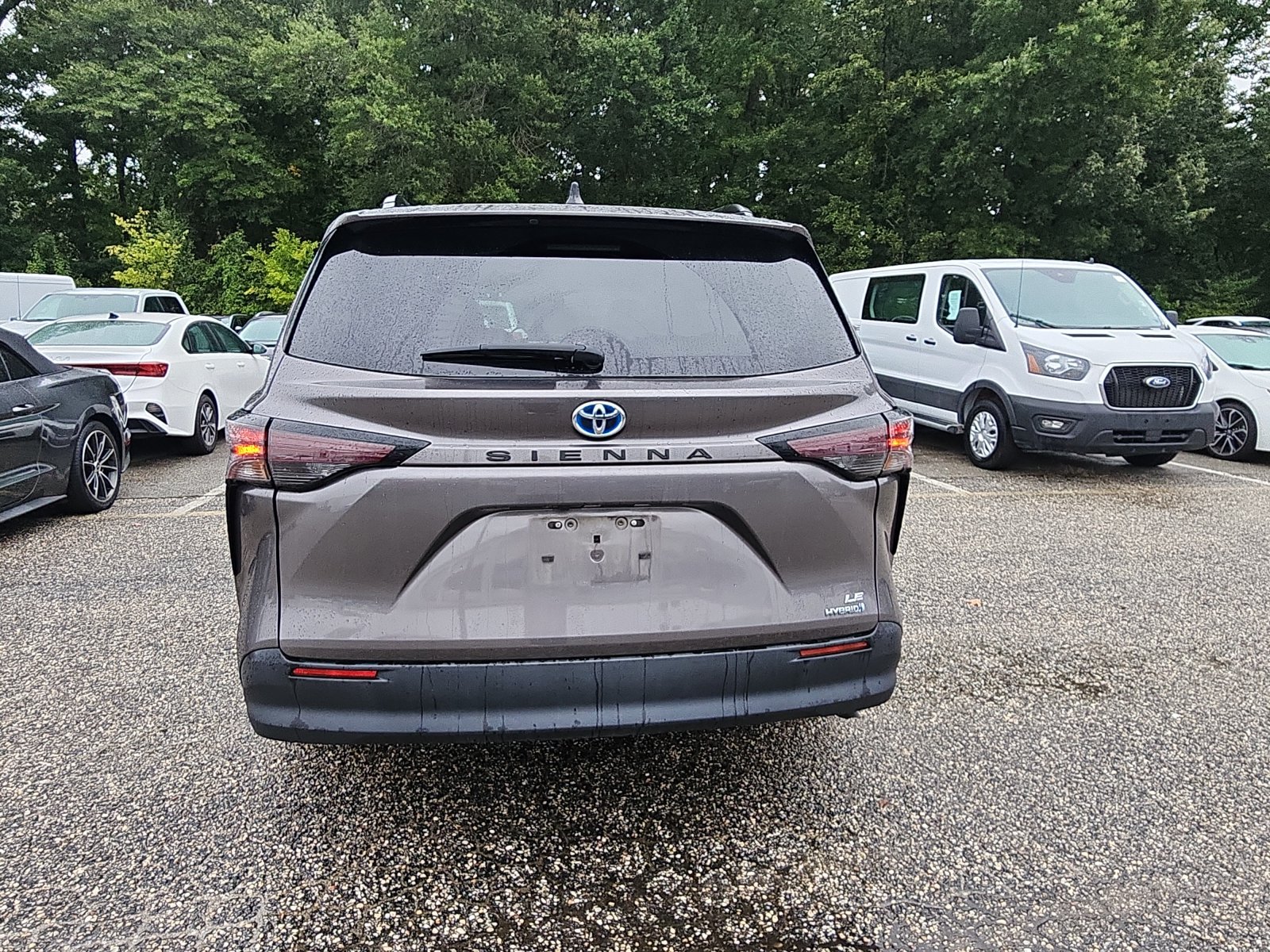 Used 2024 Toyota Sienna LE w/ LE Plus Package FWD image 4
