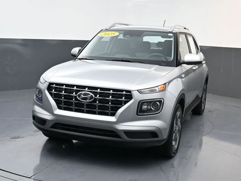 Certified 2025 Hyundai Venue SEL image 8