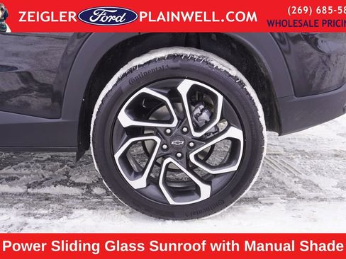 Used 2025 Chevrolet Trax RS w/ Sunroof Package image 9