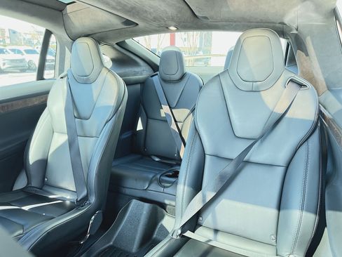 Used 2019 Tesla Model X 75D image 25