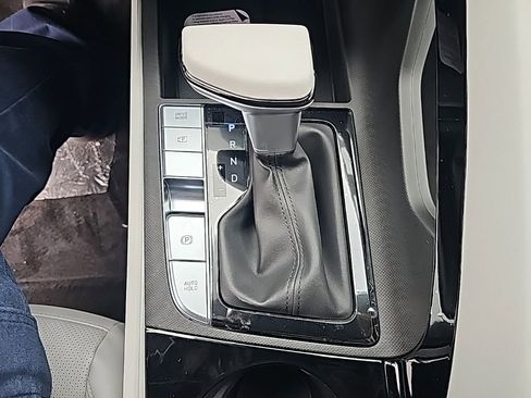 New 2026 Hyundai Elantra Limited FWD image 21