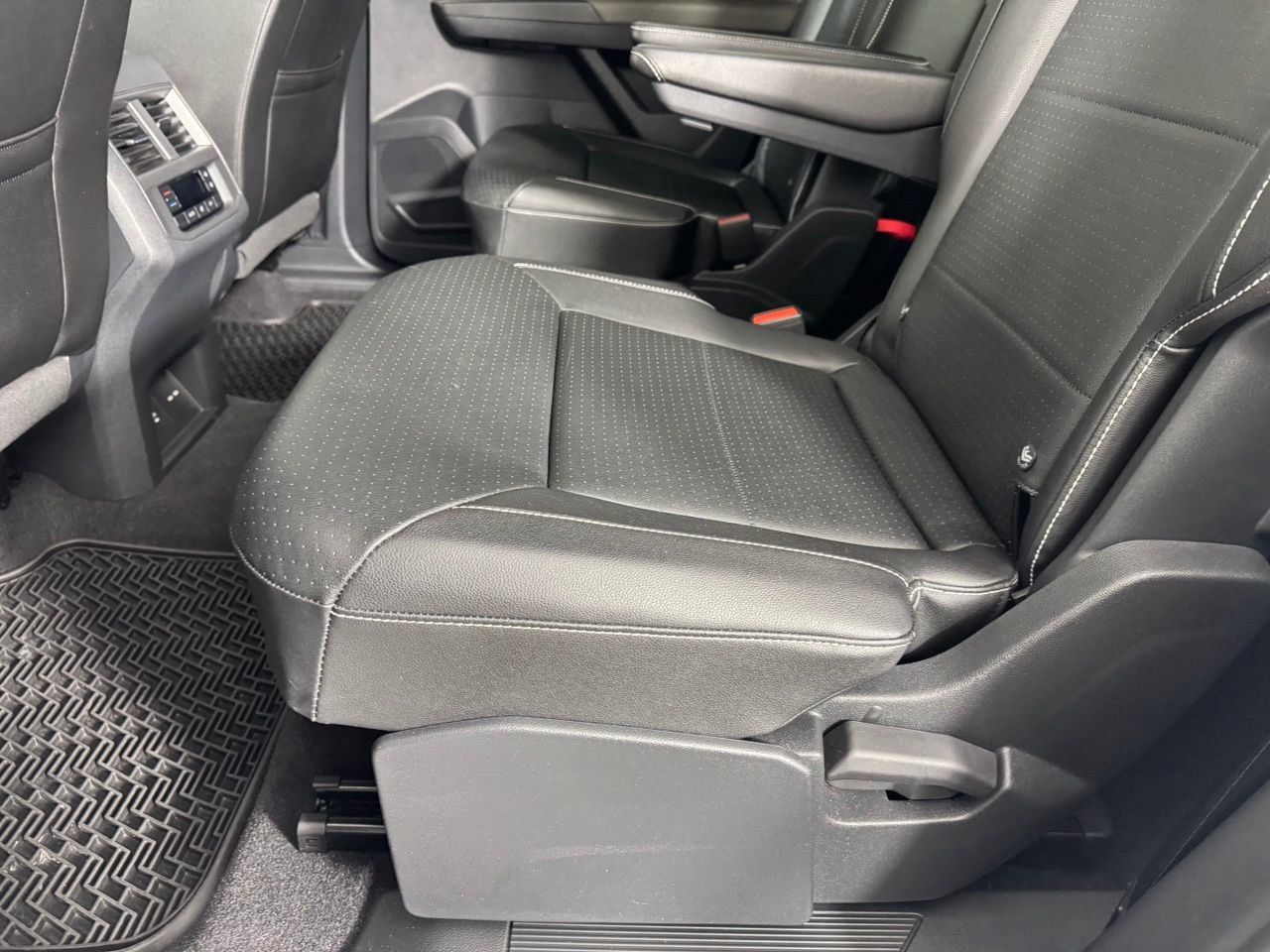 Used 2023 Volkswagen Atlas SE w/ Panoramic Sunroof Package FWD image 27
