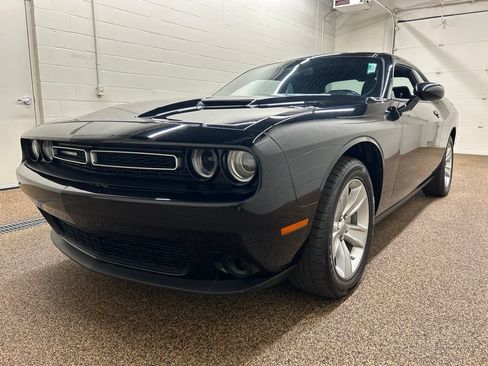 Used 2023 Dodge Challenger SXT RWD image 5