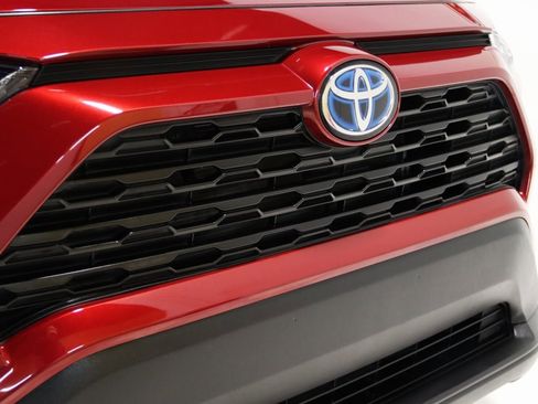 Used 2022 Toyota RAV4 XLE image 24