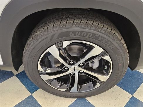 New 2026 Chevrolet Trax RS w/ Sunroof Package image 14