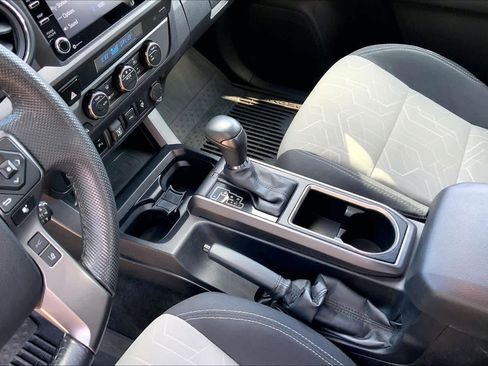 Used 2022 Toyota Tacoma TRD Off-Road w/ Technology Package image 15