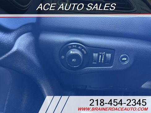 Used 2016 Chrysler 200 S w/ Navigation & Sound Group I image 18