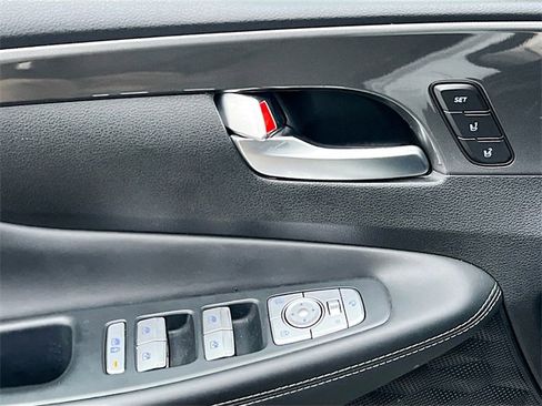 Used 2023 Hyundai Santa Fe Calligraphy image 17