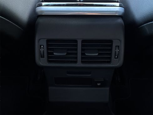 Used 2019 Land Rover Range Rover Velar R-Dynamic SE image 17