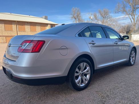 Used 2010 Ford Taurus SEL FWD image 5