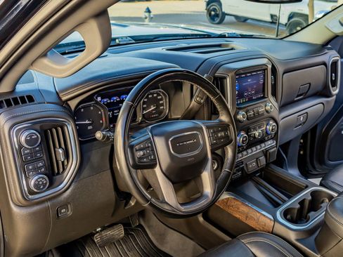 Used 2023 GMC Sierra 3500 Denali image 17