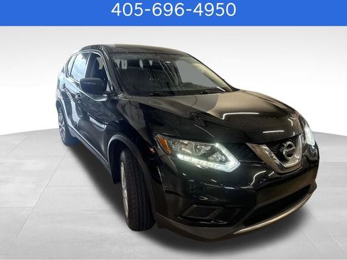 Used 2016 Nissan Rogue S image 2