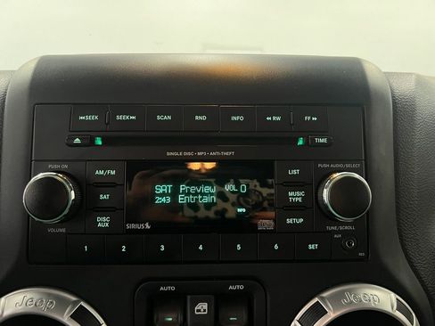 Used 2017 Jeep Wrangler Unlimited Rubicon w/ Cold Weather Group image 15