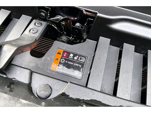 Used 2025 GMC Sierra 1500 SLT image 36