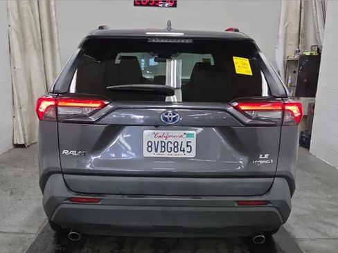 Used 2021 Toyota RAV4 LE AWD/4WD image 5