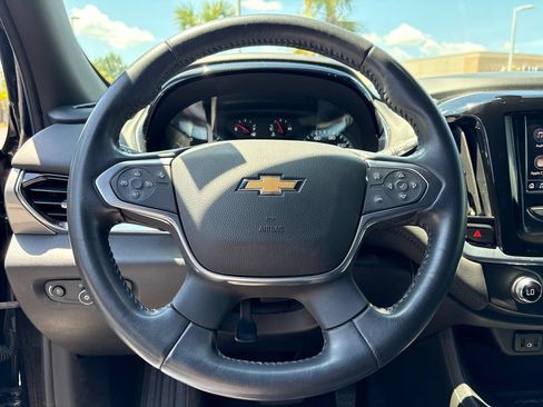 Used 2022 Chevrolet Traverse LT FWD image 12