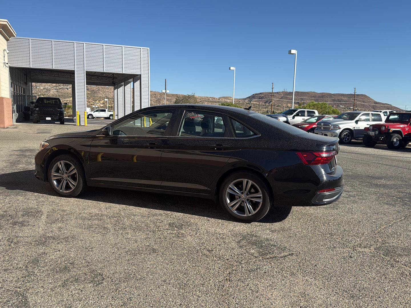 Used 2024 Volkswagen Jetta SE FWD image 4