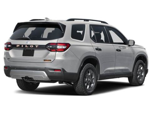 Used 2026 Honda Pilot TrailSport image 2