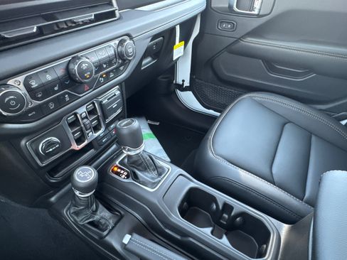 New 2026 Jeep Gladiator Sport AWD/4WD image 31
