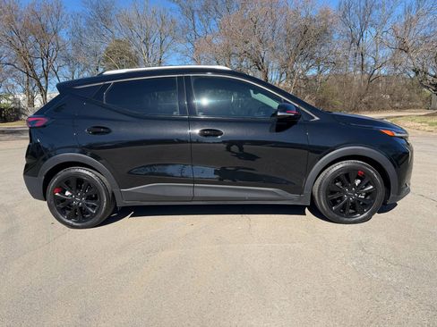 Used 2023 Chevrolet Bolt EUV LT w/ Convenience Package image 5