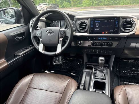Used 2018 Toyota Tacoma Limited RWD image 14