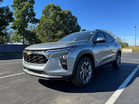 New 2025 Chevrolet Trax LT w/ LT Convenience Package image 3